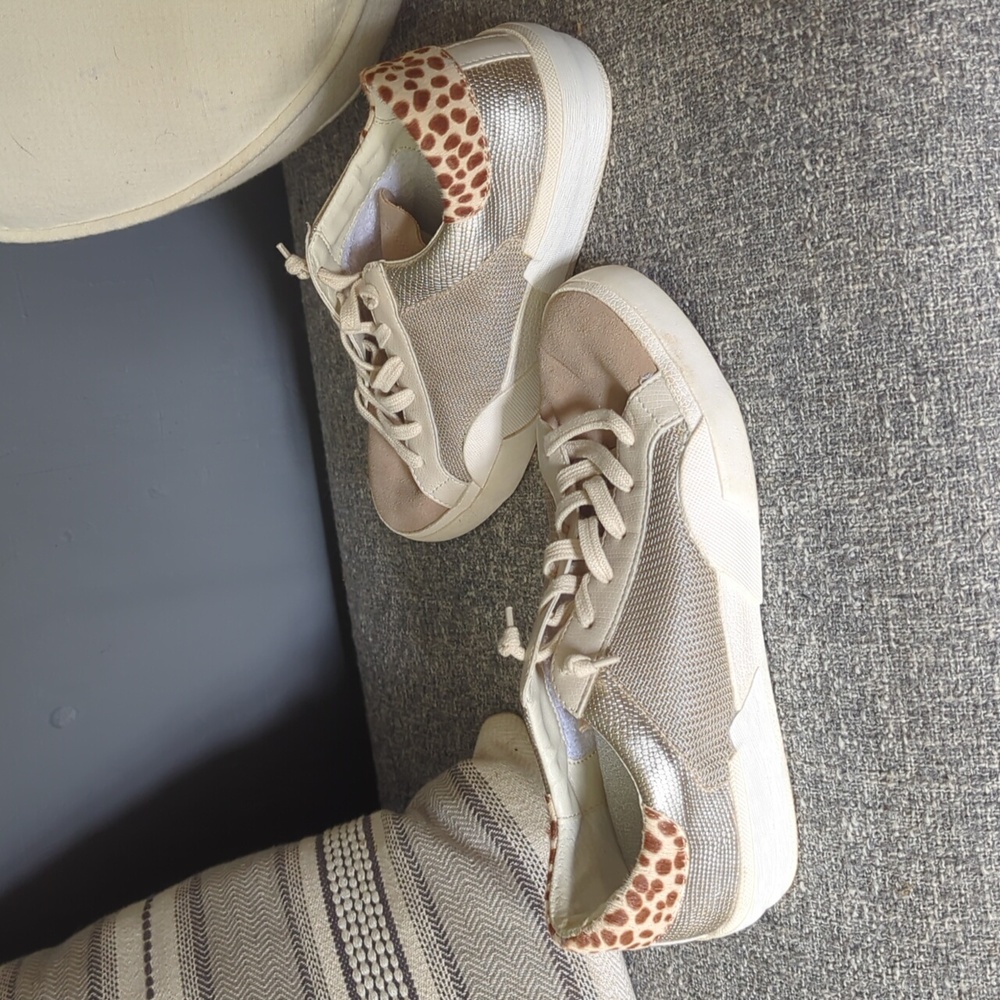 Dolce Vita animal size 8 calf hair white beige giraffe boat shoes sneakers